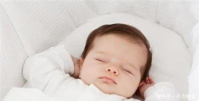 三四个月的宝宝睡觉总是摇头,难道是缺钙其中