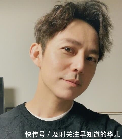 不老男神何炅迎45岁生日快乐家族微博送祝