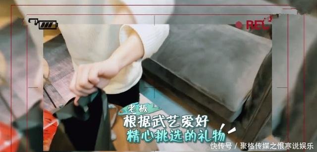 武艺生日,王珂送他曼联全队签名的足球?他高兴