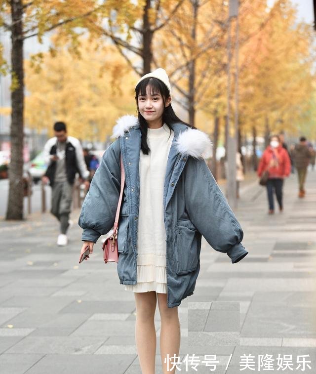 街拍图4肉色说话表情丝袜,表情呆萌,可爱身穿猪美女包的至极会微信图片