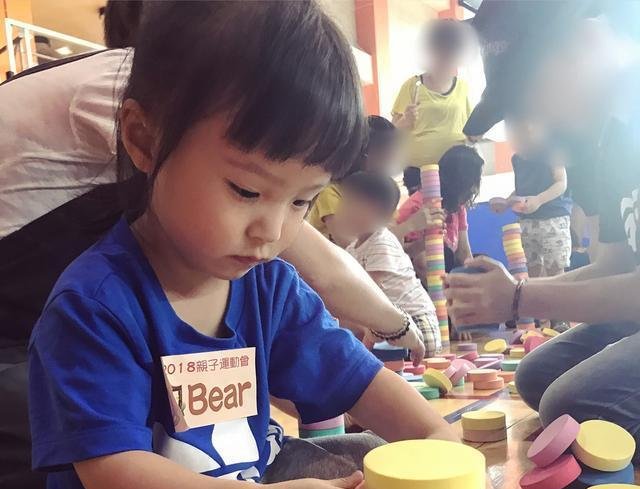 欧弟陪女儿jojo参加幼儿园运动会, 感慨还是家长