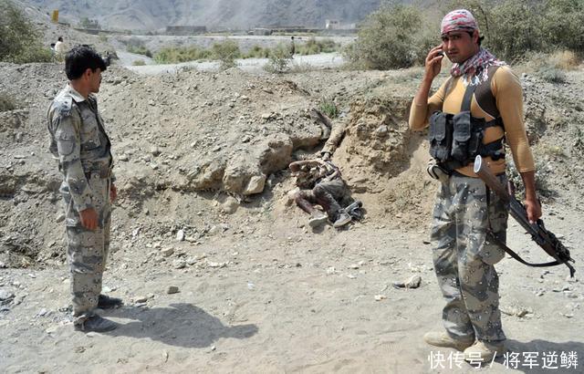 斩首行动开始!美军数十枚炸弹轰炸,几十名高级