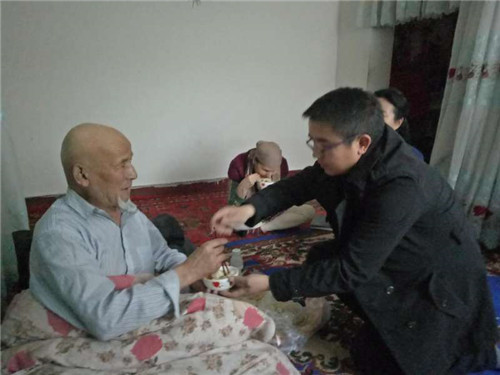 沙雅镇向阳社区开展春节前夕走访慰问残疾人
