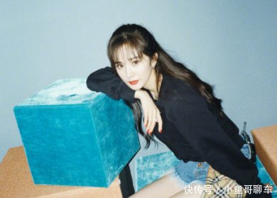 杨幂12年前照片被曝,脸方的像五边形,跟现在差