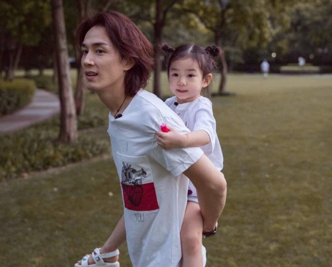 戚薇女儿李乐祺,跟爸爸上综艺《想想办法吧爸