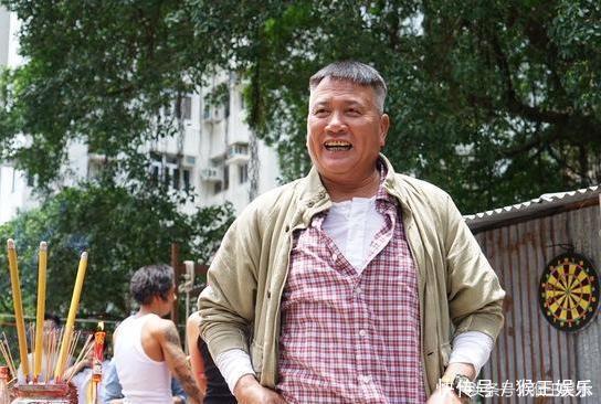 气场盖过周润发、演技秒杀周星驰,万梓良经历