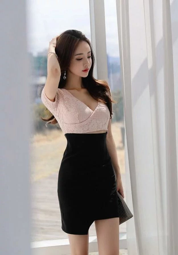 橱柜中的小姐姐俏丽身材为自己赚客源,网友:明明可以靠脸吃饭,非要去卖衣服 第8张 橱柜中的小姐姐俏丽身材为自己赚客源,网友:明明可以靠脸吃饭,非要去卖衣服-家居窝