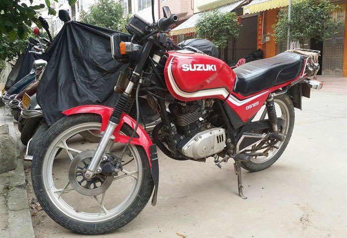 当年铃木王GS125,如今新车只要7千,一代经典