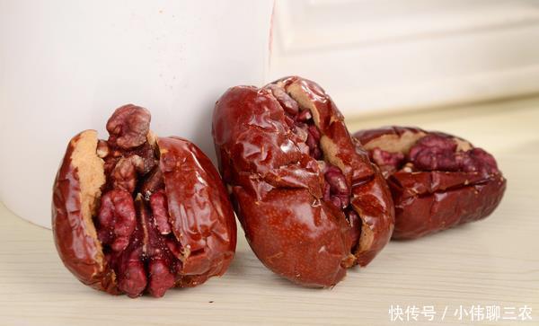 在家怎么做红枣夹核桃 t01dbc9352efc177eb6.jpg?size=600x363