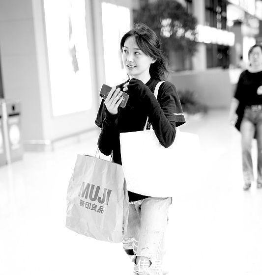 胡彦斌否认复合后, 郑爽新恋情疑曝光, 与神秘男