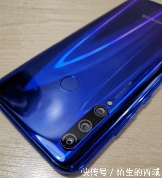 华为荣耀10i 真机曝光,和红米Note 7Pro相比你