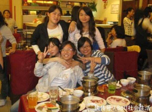 女生买单举行聚餐,篮球多说了一句话,让想毕业动漫图片同学打女生图片