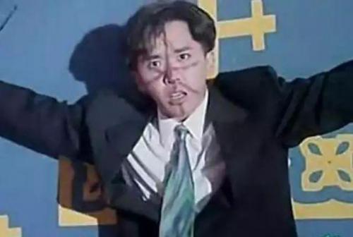 他是现代版韦小宝，有三个女朋友家产丰厚，却从不结婚！