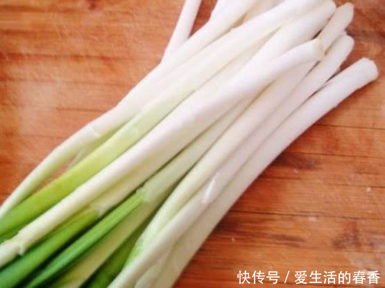 青蒜苗经过简单的烹饪,做出的菜品味道特别好