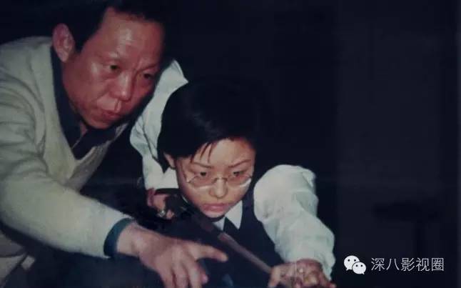 胸太大的终极烦恼,估计很多女明星一辈子都体会不到吧