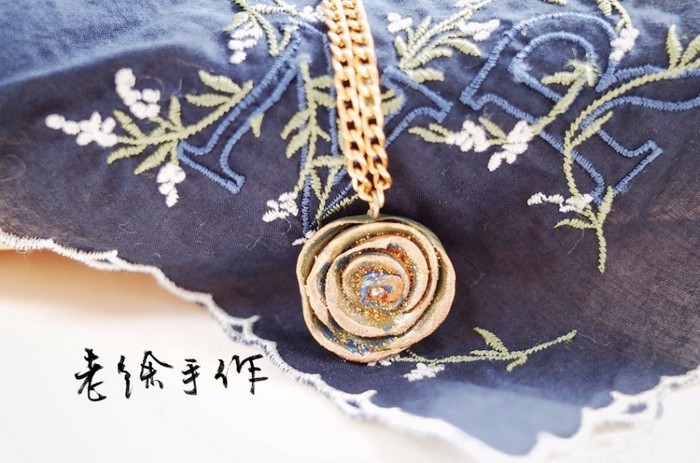 首饰手艺人 t01e3ef3691c48a15c9.jpg?size=700x463