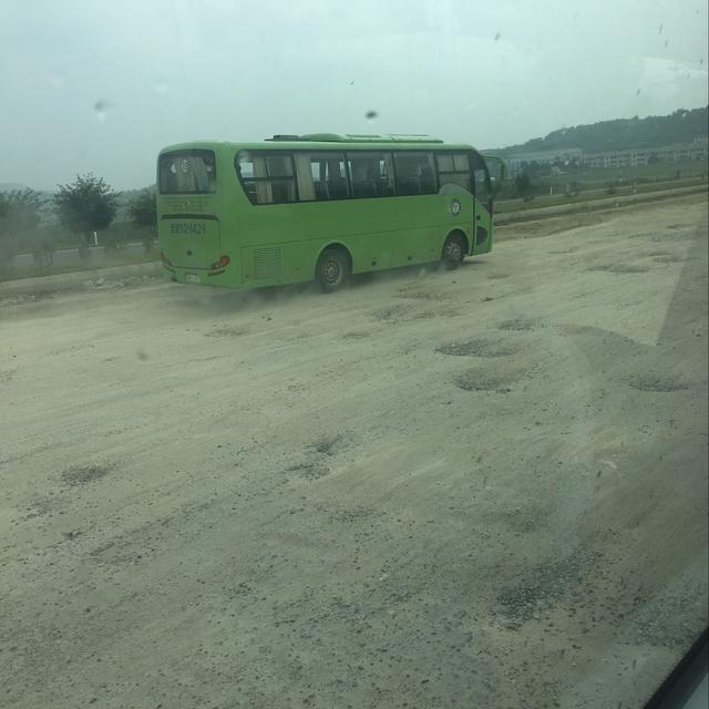 朝鲜平壤马路上的车多不多？用几张照片告诉你