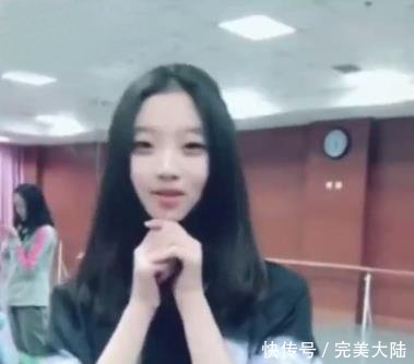 当她们撩开头发的那个瞬间,整个人仿佛换了个