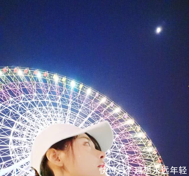 比起张天爱360度无死角的路人照,我更想承包她