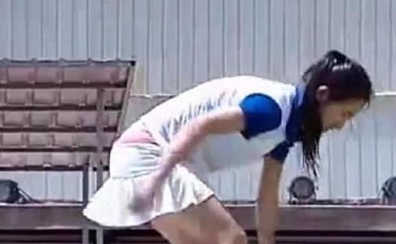 本以为闯关节目中最尴尬的时掉抹胸,没想到这