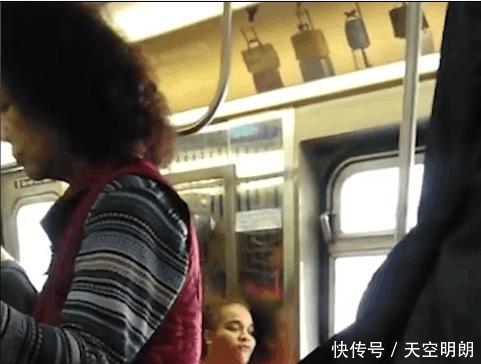 纽约地铁上种族歧视, 亚裔女子遭西裔辱骂推搡