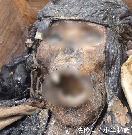 男子挖地基时发现了它,打开后吓得头皮发麻,立马报警