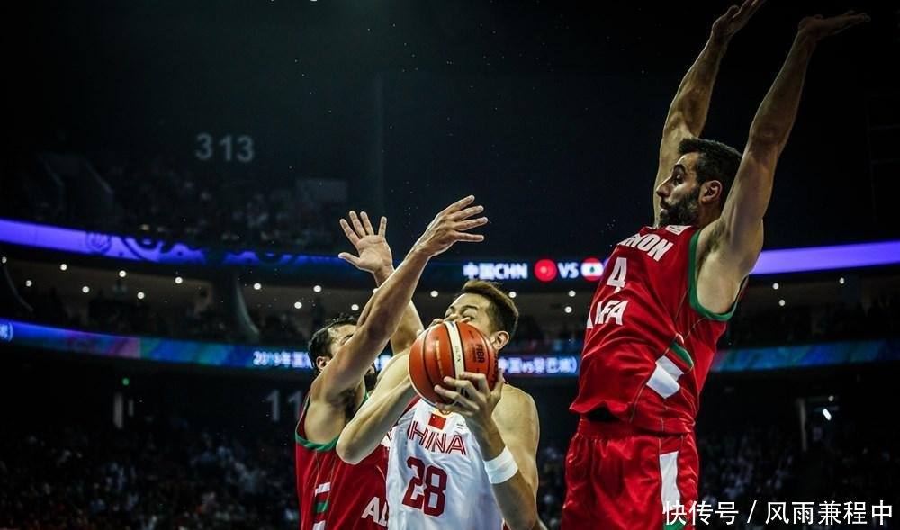 模仿广东男篮组双小外援组合, 李慕豪沈梓捷让