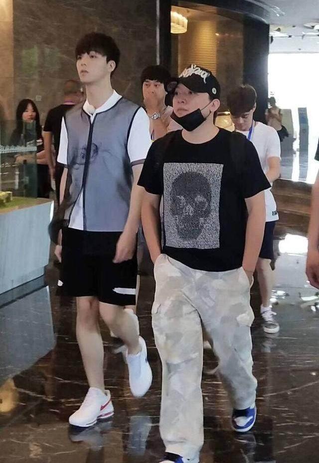 陈立农录制《高能少年团》,身高成亮点,网友:王