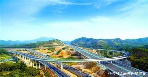 甘肃正在修建一条高速公路, 预计2019年通车, 