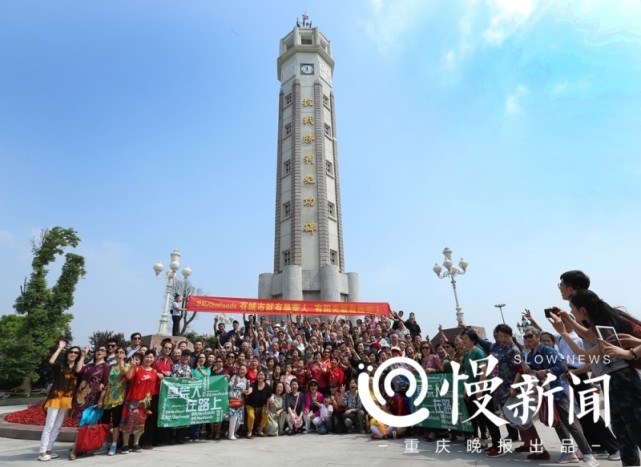 五一首日 重庆洋人街、两江影视城耍法多