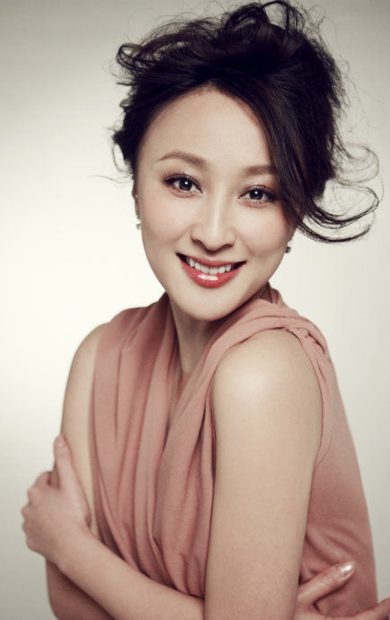 演员 洪雁是内地实力派年轻女演员,出演过电视剧《大珍珠》,《京城四