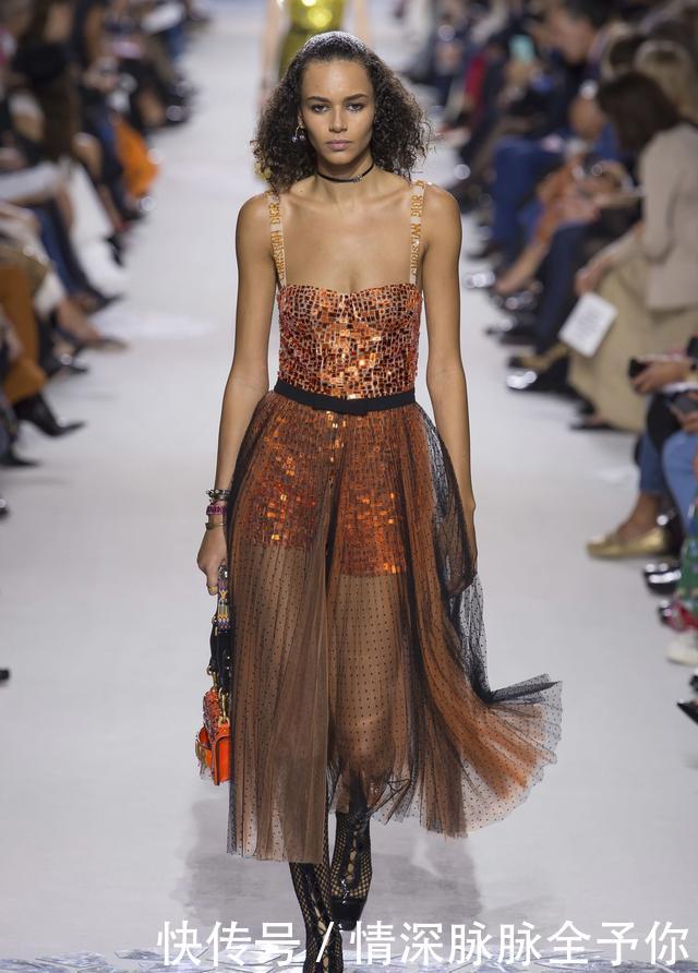 t01ebcb21a4fc45074f.jpg?size=640x892