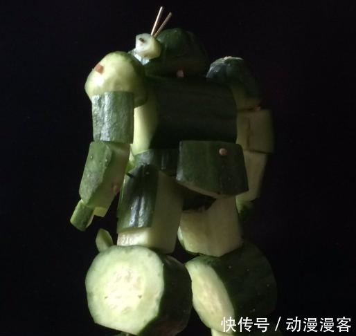 外国网友用黄瓜做了个机器人,吃瓜群众吐槽:还有用螃蟹做的呢 138太阳城官网