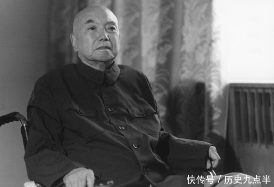 曾辅佐过十大元帅的开国第一上将,为何不受毛主席贺龙待见?