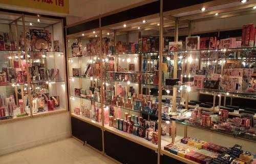 情趣用品老板女客人,经常吓跑情趣!称:有些十件套绑商店图片