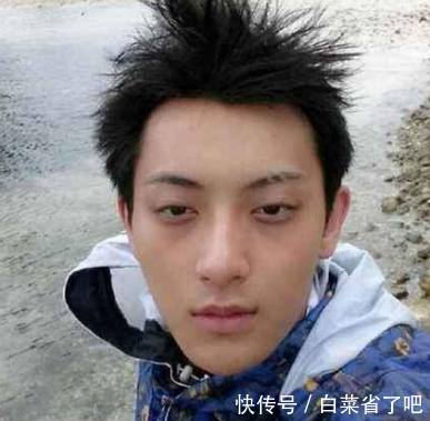 男星素颜也是一个大黑洞鹿晗一脸老态,王俊凯