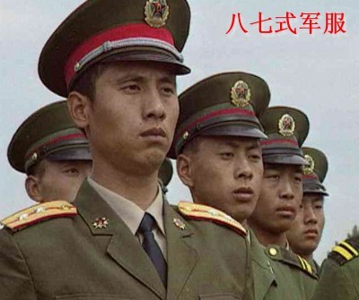 历史信息 1988年9月14日,中央军委决定实行新军衔制以后,军服于同年