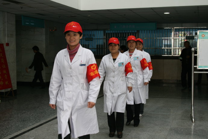 导医围巾系法图解_图解大全 导医围巾系法图解