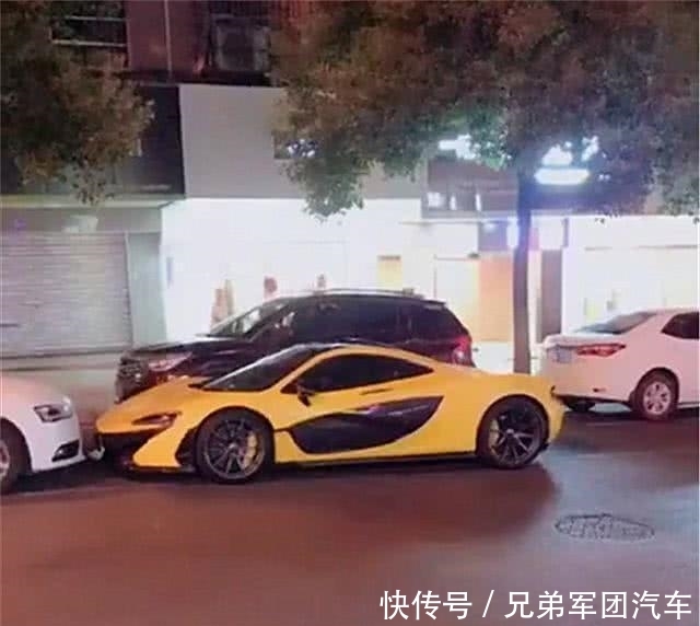 奥迪街头违停遭百万豪车前后围攻,网友:根本不敢动啊! 亚洲城官网app