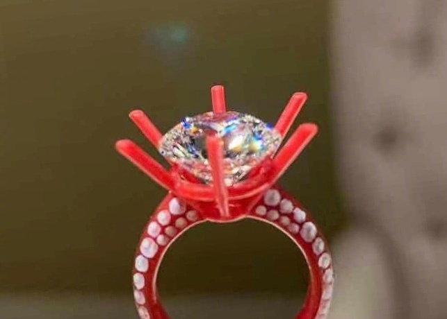 向佐求婚郭碧婷成功,向太打假钻戒品牌蹭热度