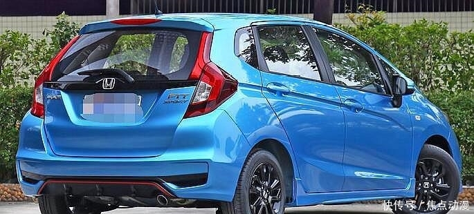 如何挑选一款好的家用汽车 t01f2b2685d134702c4.jpg