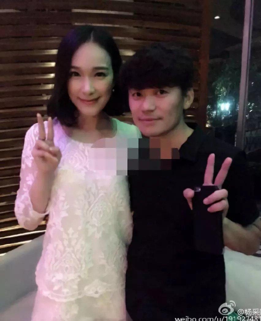 正脸照出炉！七夕刚过去没多久，王宝强就恋爱了？