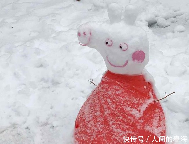 搞笑图片幽默段子笑话:这个雪人是个标准的丑