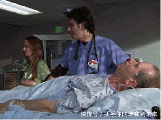 搞笑GIF:这就是男人跟女人的不同,这场合至少会继续进行 博e百娱乐开户