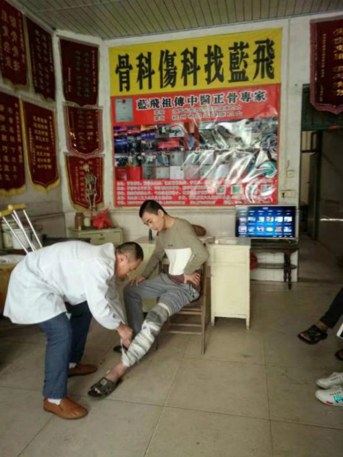 2月18日清晨,刘光清踏着轻快地步伐,走进了凤岗镇中心的一间诊所
