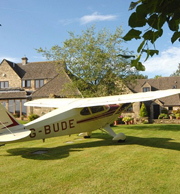 太壕!土豪卖豪宅赠私人飞机跑道