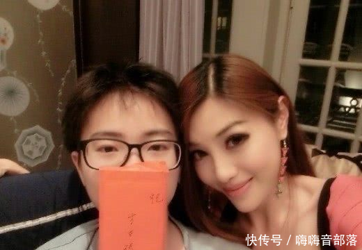 台湾知名的网红 t01fadba49f4ecb92e0.bmp?size=520x360