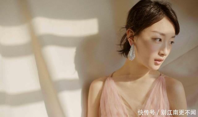 疑郑爽和男友吵架抽烟照片曝光,原来这么多明