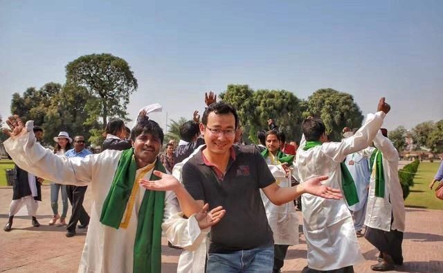 去巴基斯坦打工一年能挣多少钱?农村小哥说出