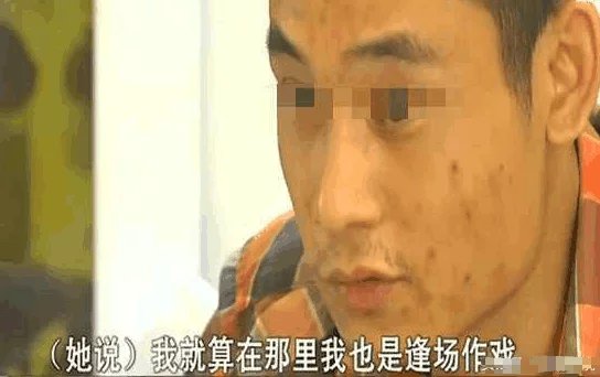 男子酒店出差发现妻子做服务员,一晚赚8千, 妻